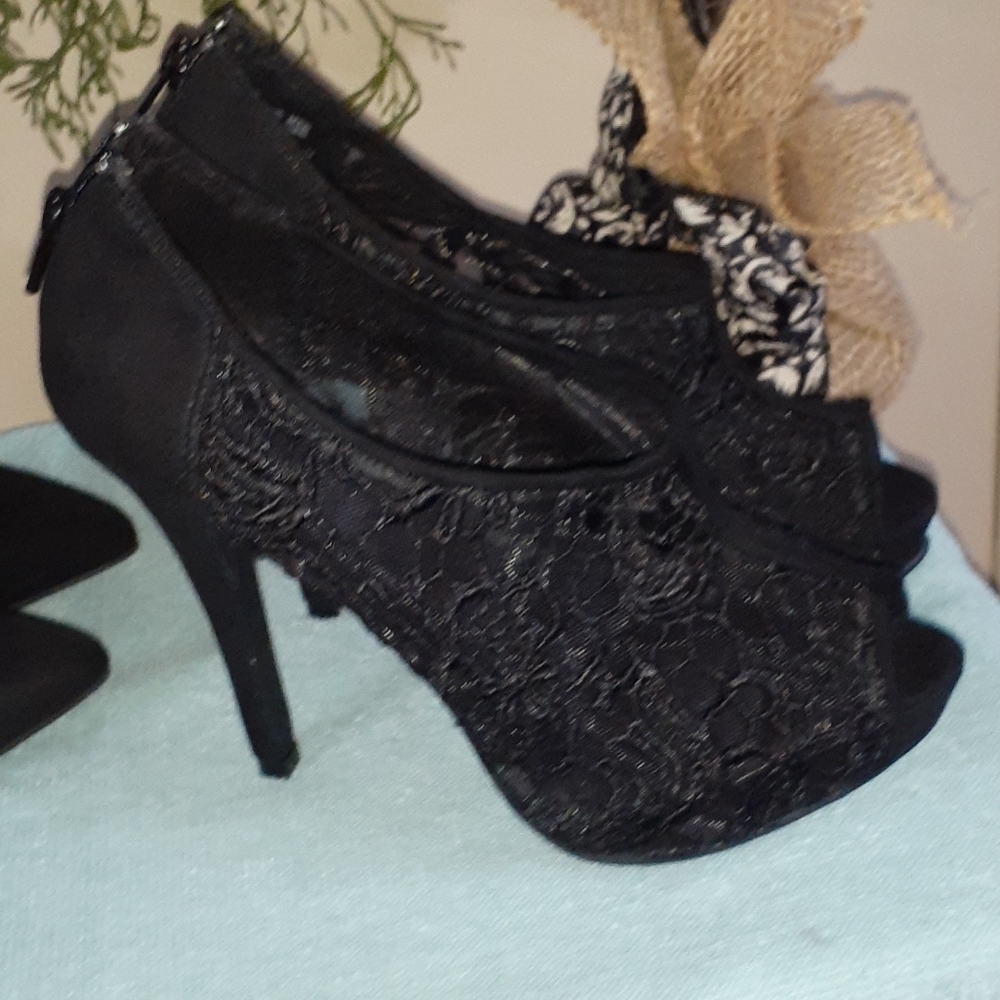 2 pair high heels - Picture 3 of 7